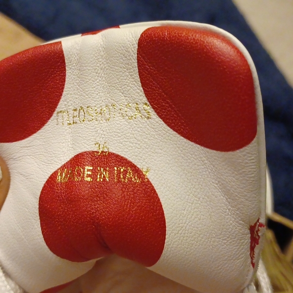 Burberry Regis Heart - Picture 12 of 12